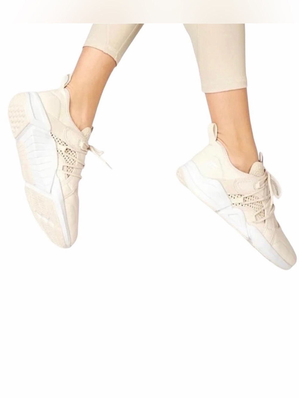 NEW Fabletics Brookside Performance Sneaker